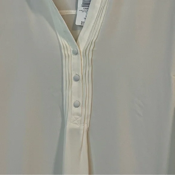 Torrid Ivory Long Sleeve Pintuck Buttonfront Blouse - Picture 3 of 8